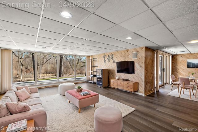 4650 Lahser Road, Bloomfield Hills, MI 48302