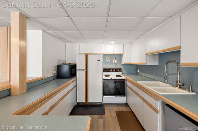 4650 Lahser Road, Bloomfield Hills, MI 48302