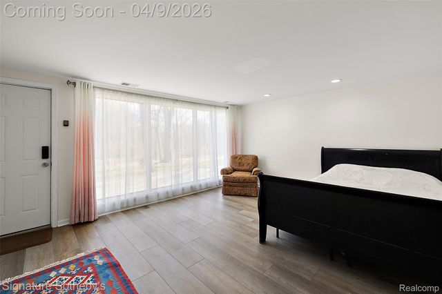 4650 Lahser Road, Bloomfield Hills, MI 48302