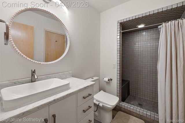 4650 Lahser Road, Bloomfield Hills, MI 48302