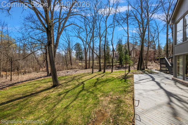 4650 Lahser Road, Bloomfield Hills, MI 48302