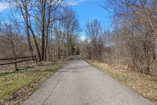4650 Lahser Road, Bloomfield Hills, MI 48302