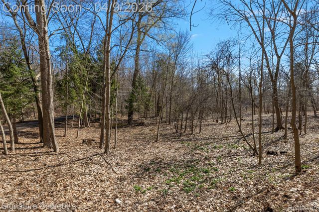 4650 Lahser Road, Bloomfield Hills, MI 48302