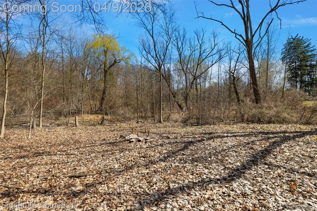 4650 Lahser Road, Bloomfield Hills, MI 48302