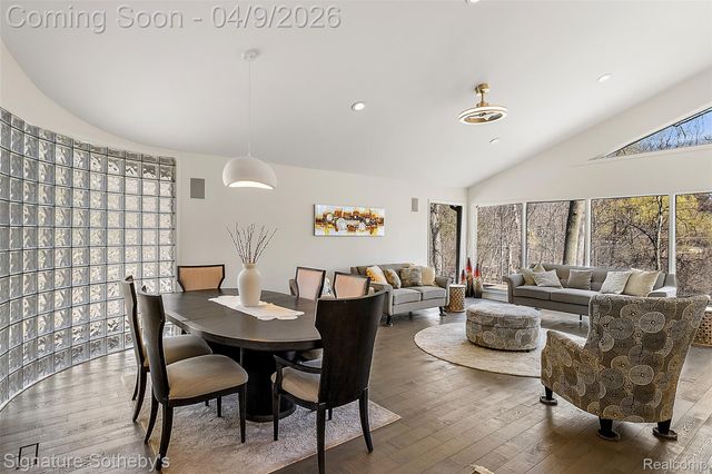 4650 Lahser Road, Bloomfield Hills, MI 48302