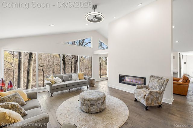 4650 Lahser Road, Bloomfield Hills, MI 48302