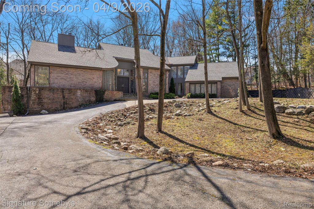 4650 Lahser Road, Bloomfield Hills, MI 48302