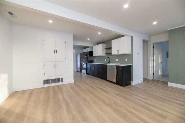 7600 N Riverview Drive, Kalamazoo, MI 49004