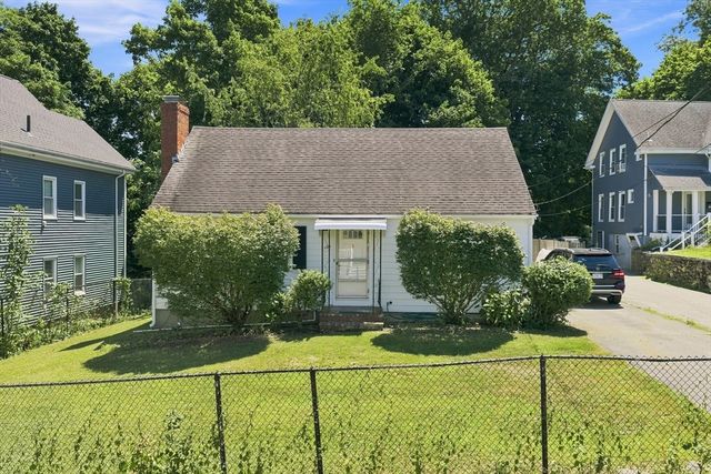 104 Highland St, Brockton, MA 02301