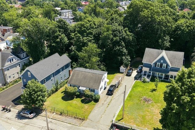 104 Highland St, Brockton, MA 02301