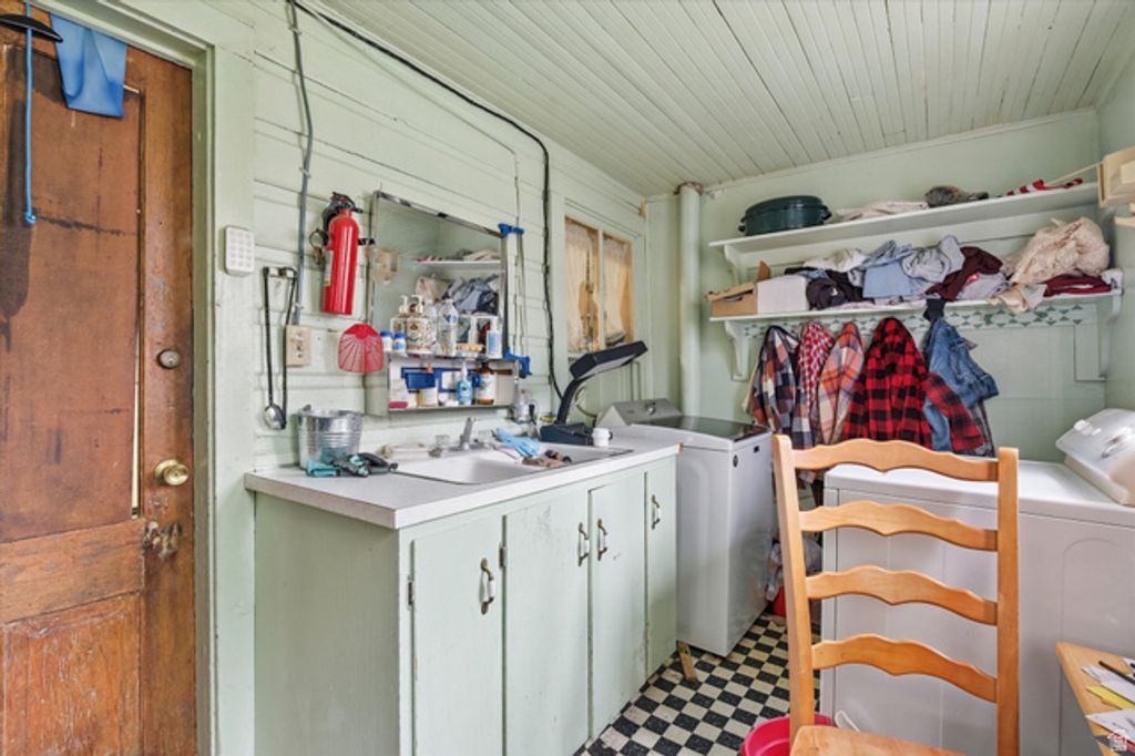 Image 15 of property listing at 18 E 300 S, Mendon, UT 84325