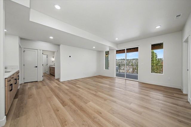 5112 S JORDAN Ln, Spokane, WA 99224