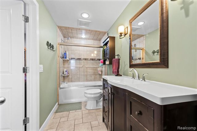 22303 Knollwood Drive, Flat Rock, MI 48134