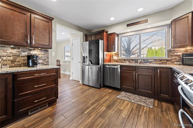 22303 Knollwood Drive, Flat Rock, MI 48134