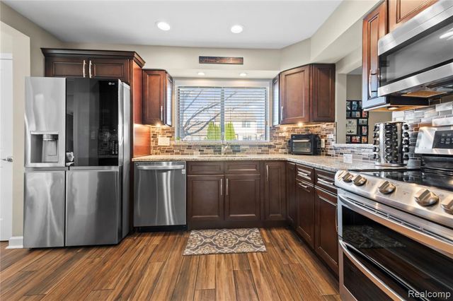 22303 Knollwood Drive, Flat Rock, MI 48134