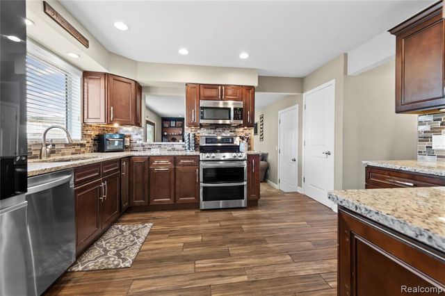 22303 Knollwood Drive, Flat Rock, MI 48134