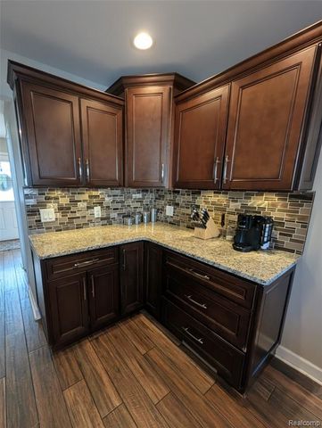 22303 Knollwood Drive, Flat Rock, MI 48134