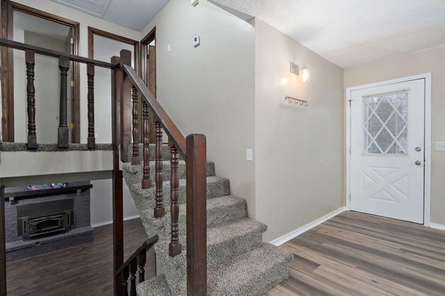 2516 W Blackburn Drive, Springfield, MO 65807
