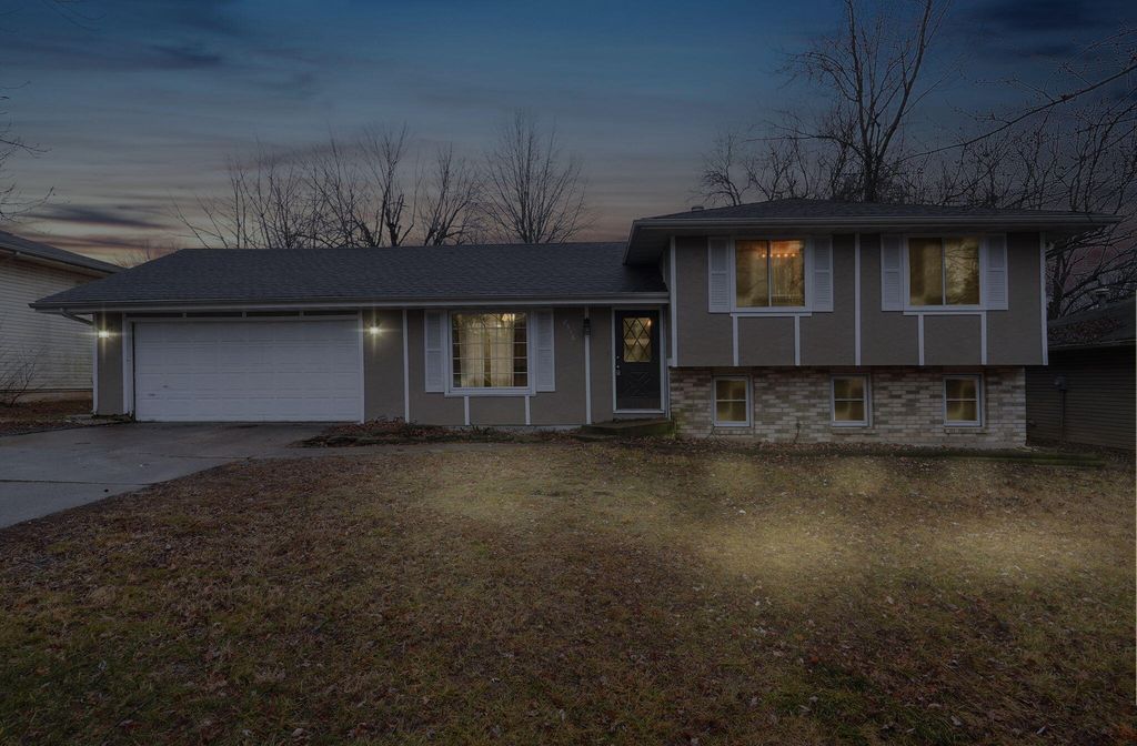 2516 W Blackburn Drive, Springfield, MO 65807