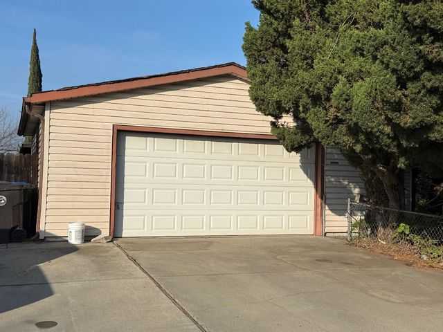 885 Del Monte Ct, Manteca, CA 95336