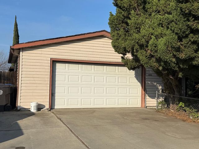 885 Del Monte Ct, Manteca, CA 95336