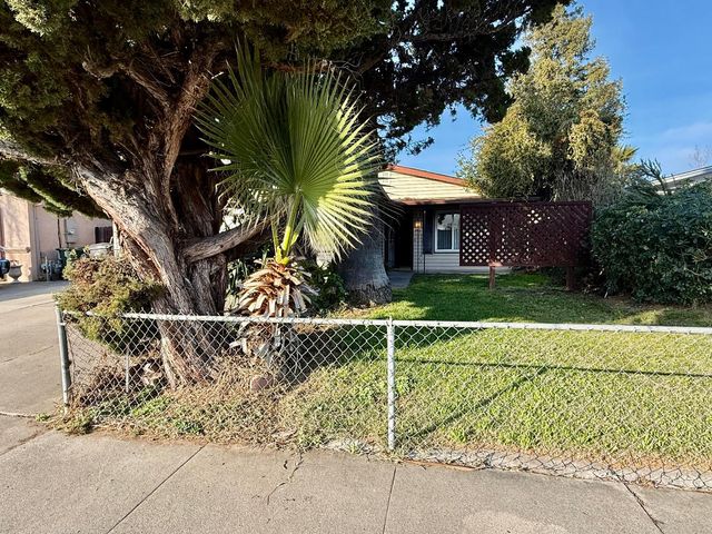 885 Del Monte Ct, Manteca, CA 95336