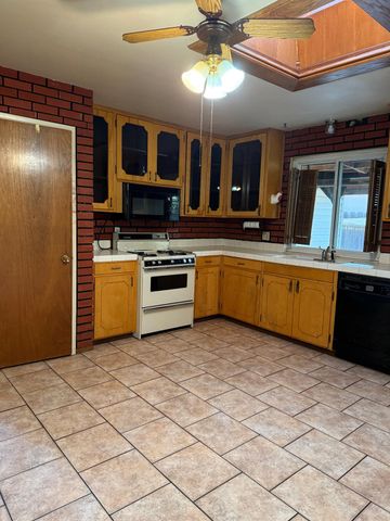 885 Del Monte Ct, Manteca, CA 95336