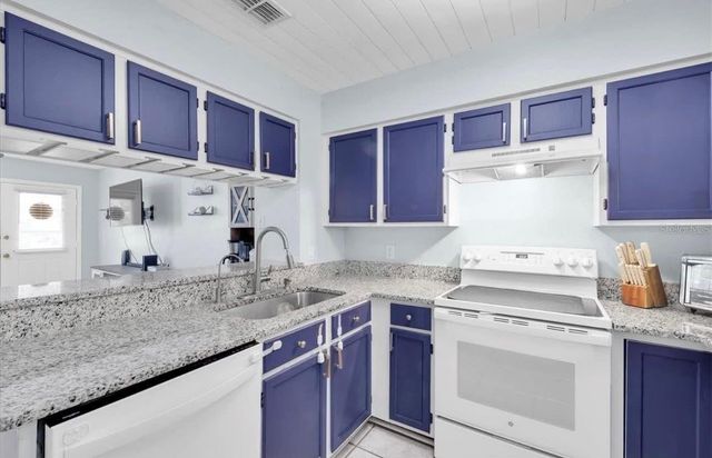 11338 STRATTON PARK DRIVE, Temple Terrace, FL 33617