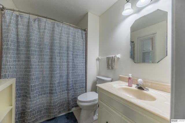 4973 S 147th Street, Omaha, NE 68137