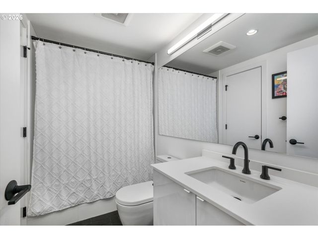 7168 N VANCOUVER Ave, Portland, OR 97217