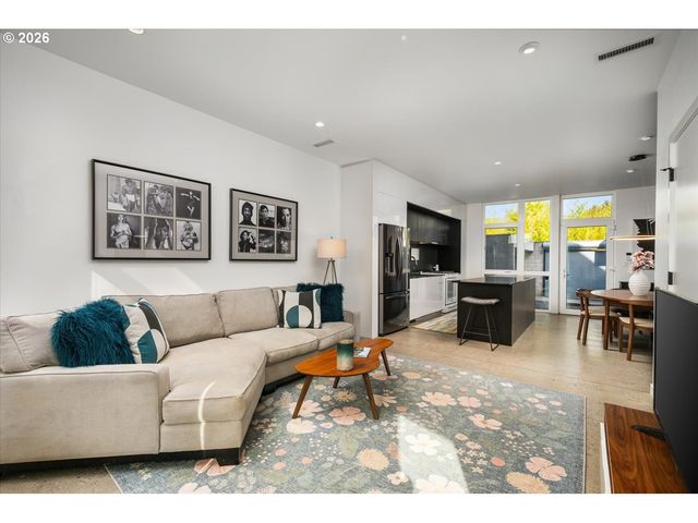 7168 N VANCOUVER Ave, Portland, OR 97217