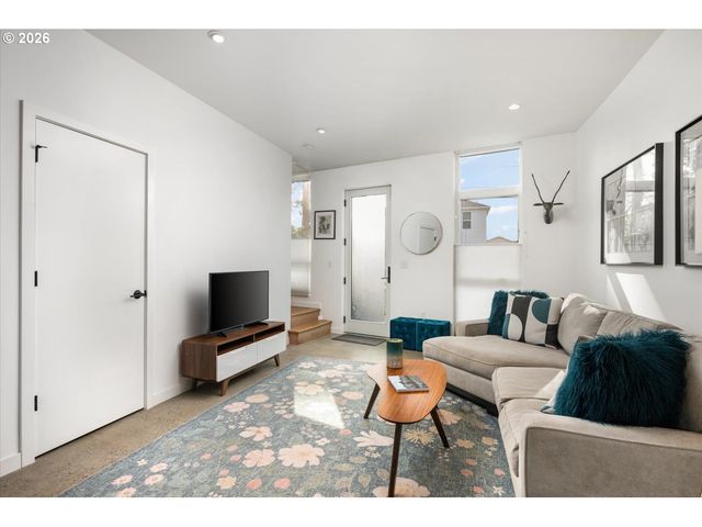 7168 N VANCOUVER Ave, Portland, OR 97217