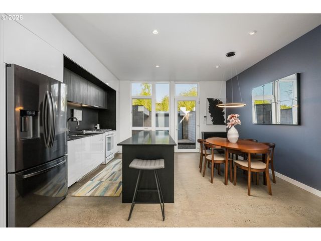 7168 N VANCOUVER Ave, Portland, OR 97217