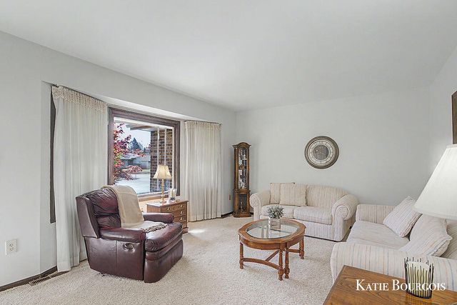 961 Maplerow Avenue Nw, City Of Walker, MI 49534