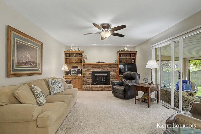 961 Maplerow Avenue Nw, City Of Walker, MI 49534