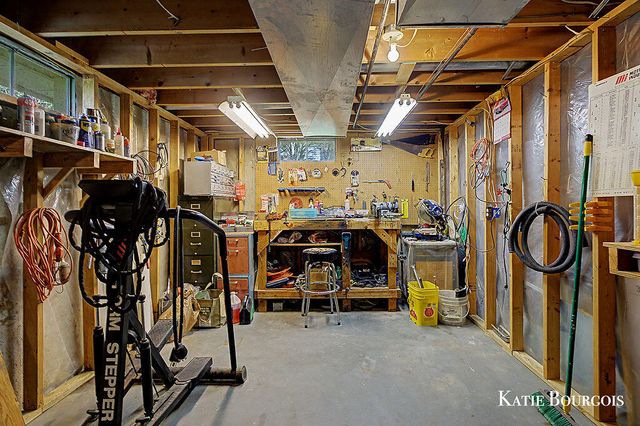 961 Maplerow Avenue Nw, City Of Walker, MI 49534