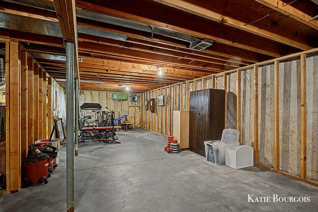 961 Maplerow Avenue Nw, City Of Walker, MI 49534