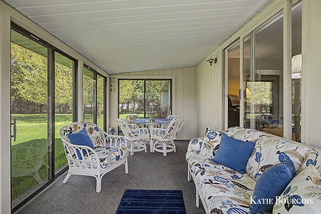 961 Maplerow Avenue Nw, City Of Walker, MI 49534