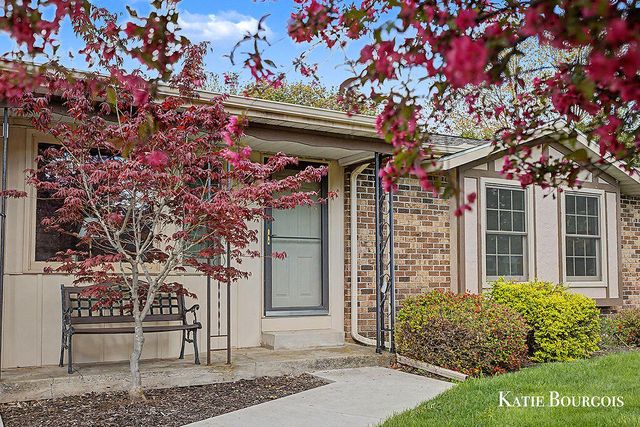 961 Maplerow Avenue Nw, City Of Walker, MI 49534