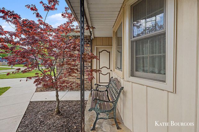 961 Maplerow Avenue Nw, City Of Walker, MI 49534