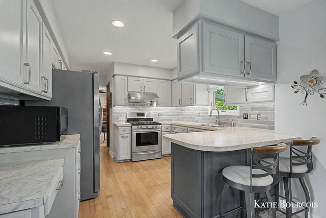 961 Maplerow Avenue Nw, City Of Walker, MI 49534