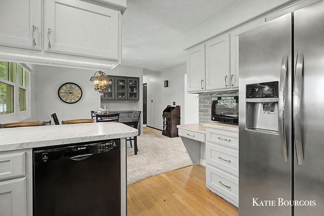 961 Maplerow Avenue Nw, City Of Walker, MI 49534