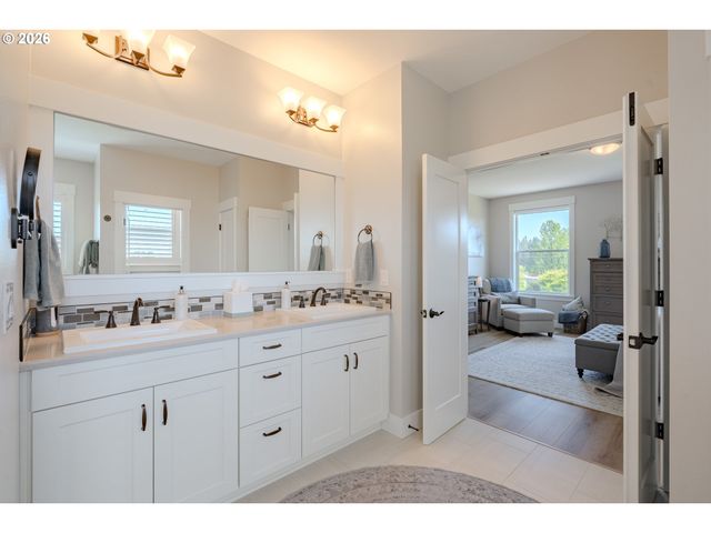 35127 Ne 92ND Ct, La Center, WA 98629