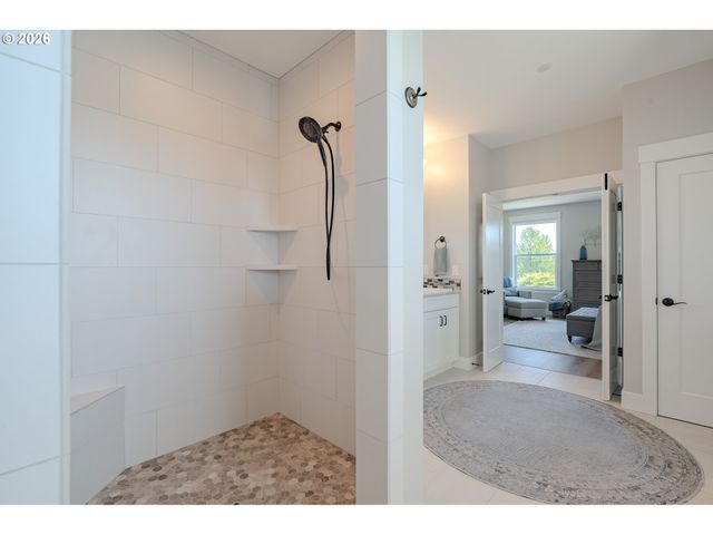35127 Ne 92ND Ct, La Center, WA 98629