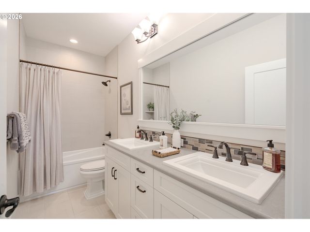 35127 Ne 92ND Ct, La Center, WA 98629