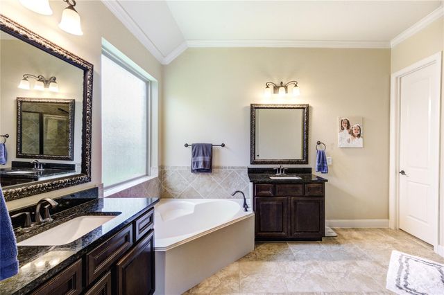 298 Clearwood Drive, League City, TX 77573