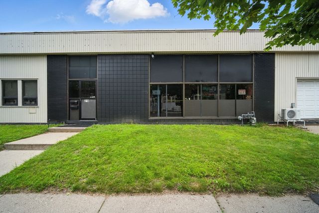 218-226 Saint James Blvd, Springfield, MA 01104