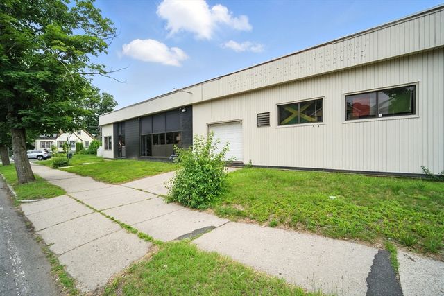 218-226 Saint James Blvd, Springfield, MA 01104