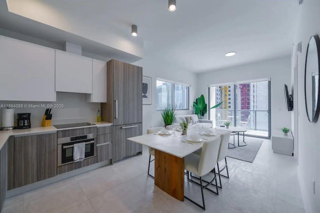 239 SW 9th St 1601, Miami, FL 33130