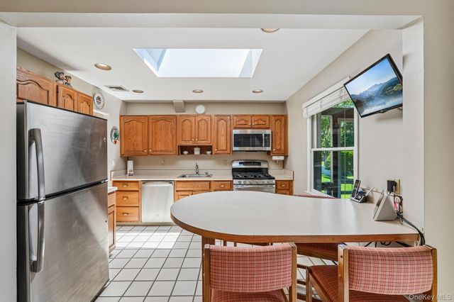 12 Bayview Drive, Stony Point, NY 10980